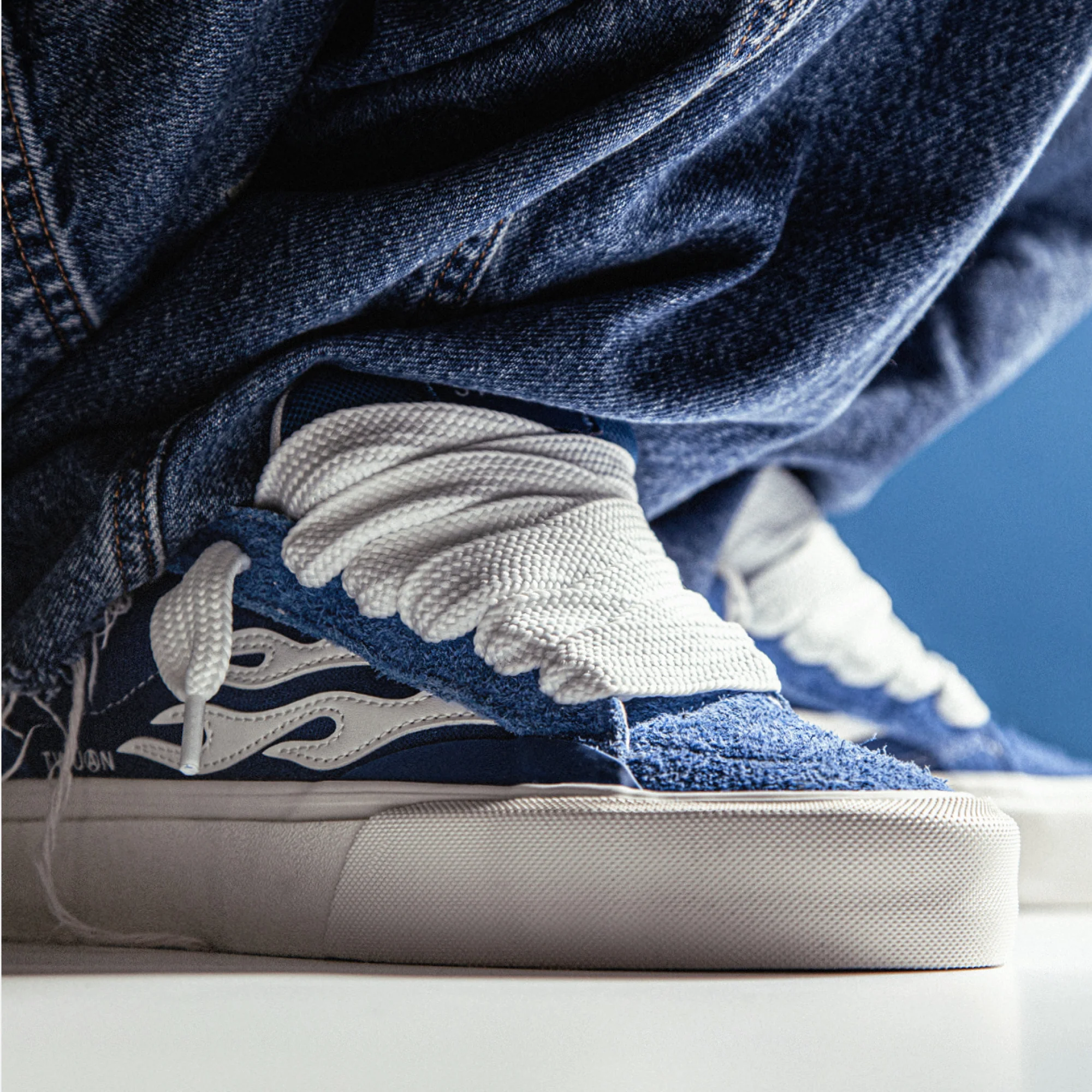 LOGAN PUFF - BLUE - Image 3